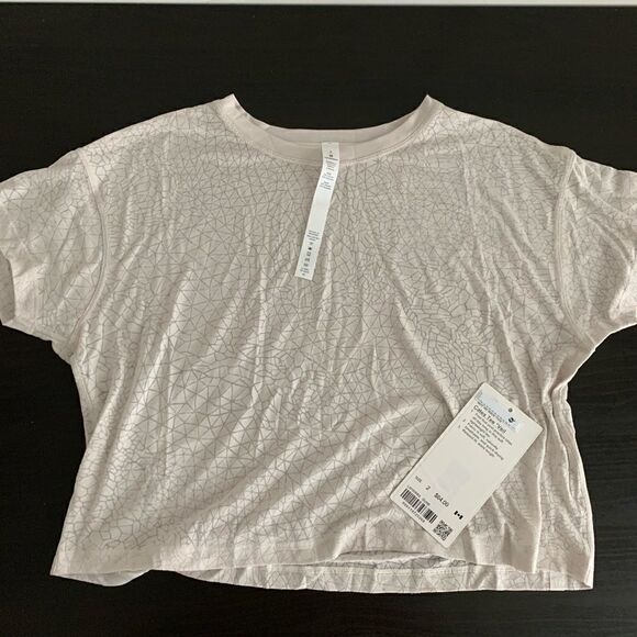 New Lululemon Cates Tee  - Picture 6 of 7